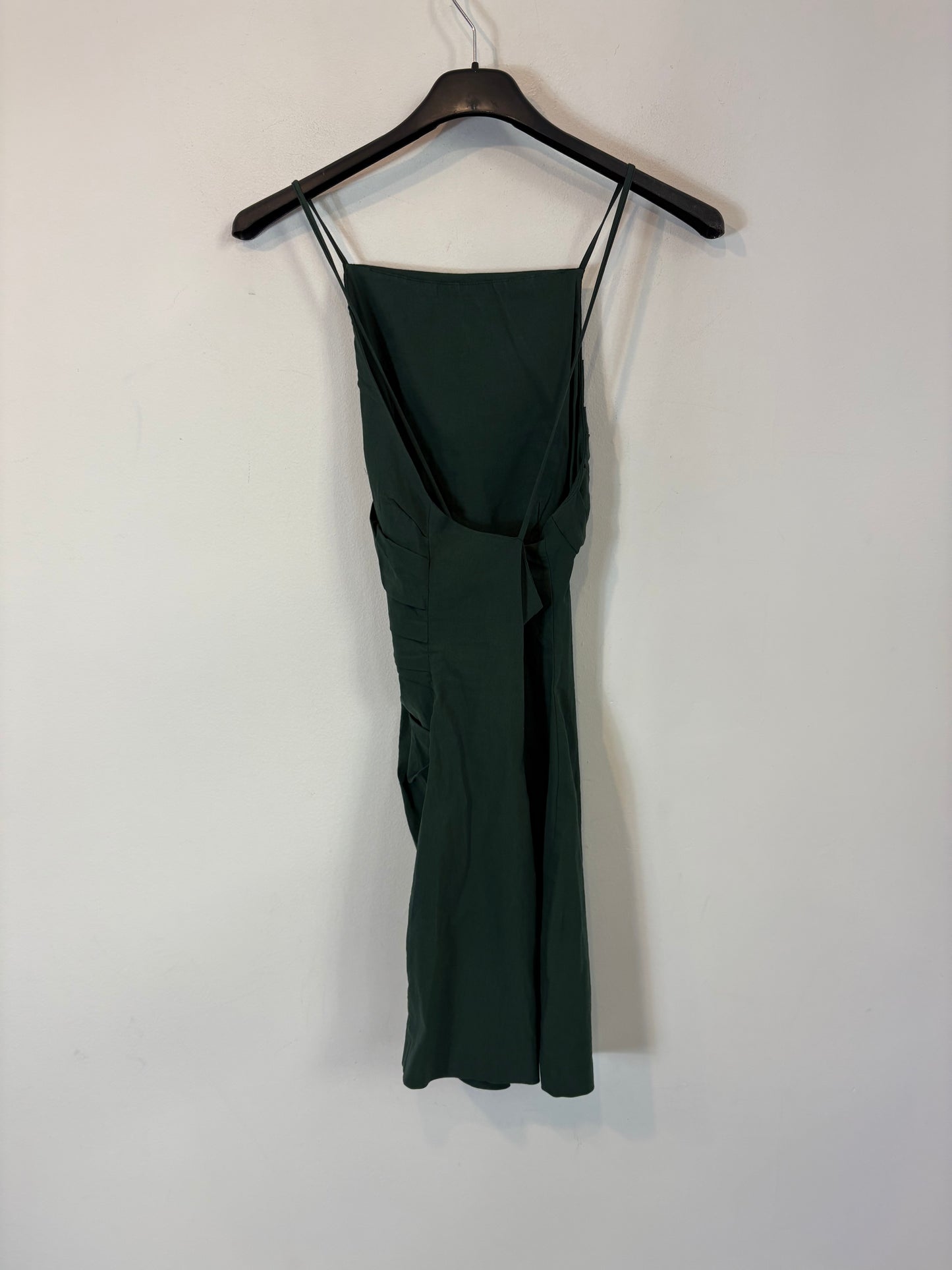 ZARA. Vestido corto verde fruncido. T S