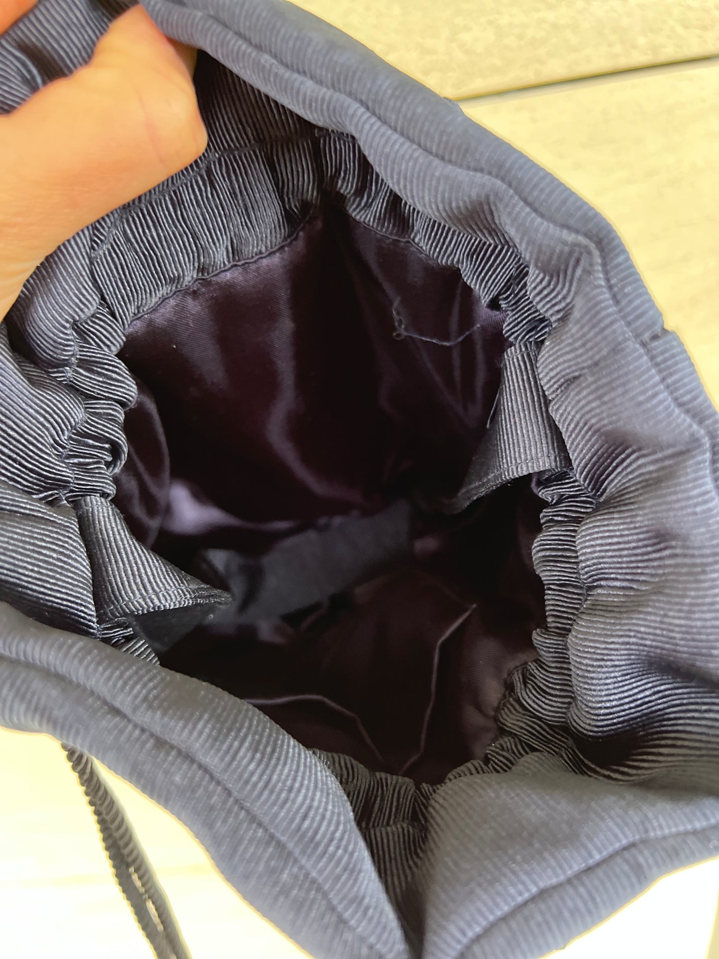 DRAP DIFUSSION. Dark blue bucket-style bag