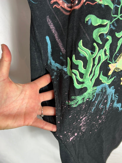 URBAN OUTFITTERS . Vestido corto dibujos peces. T S