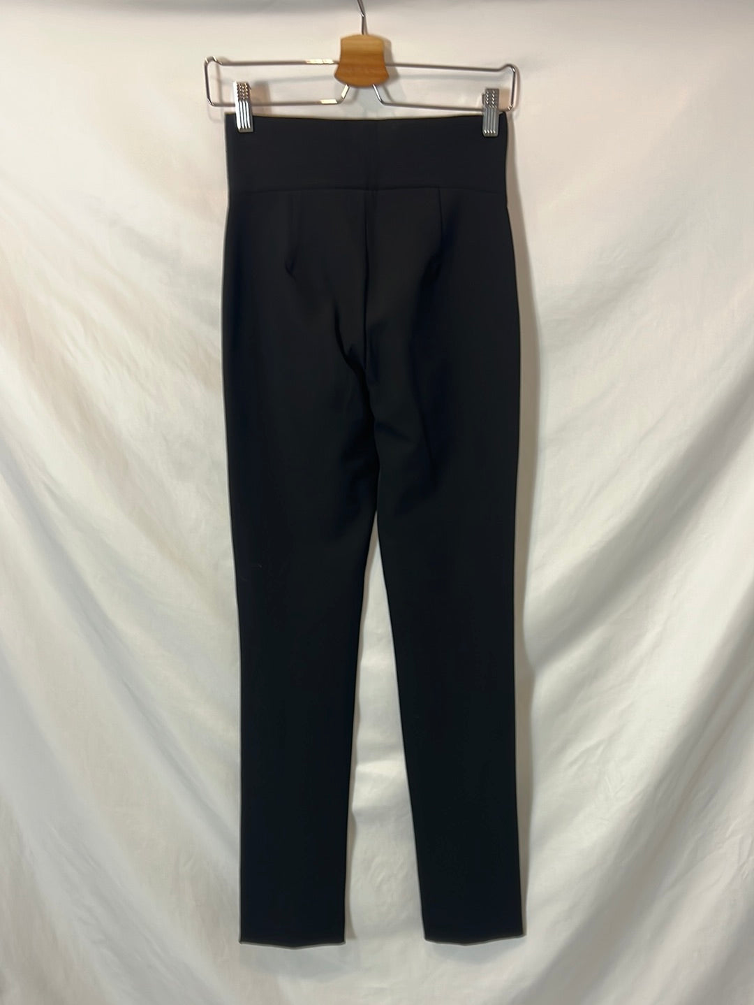 ZARA. Pantalón negro botones T.s