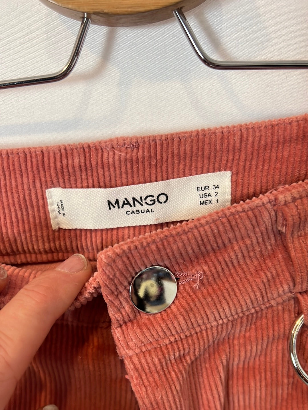 ZARA. Pantalón rosa pana T.34