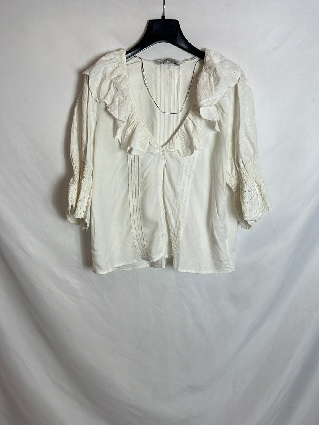 ZARA. Vintage-style beige blouse Ts