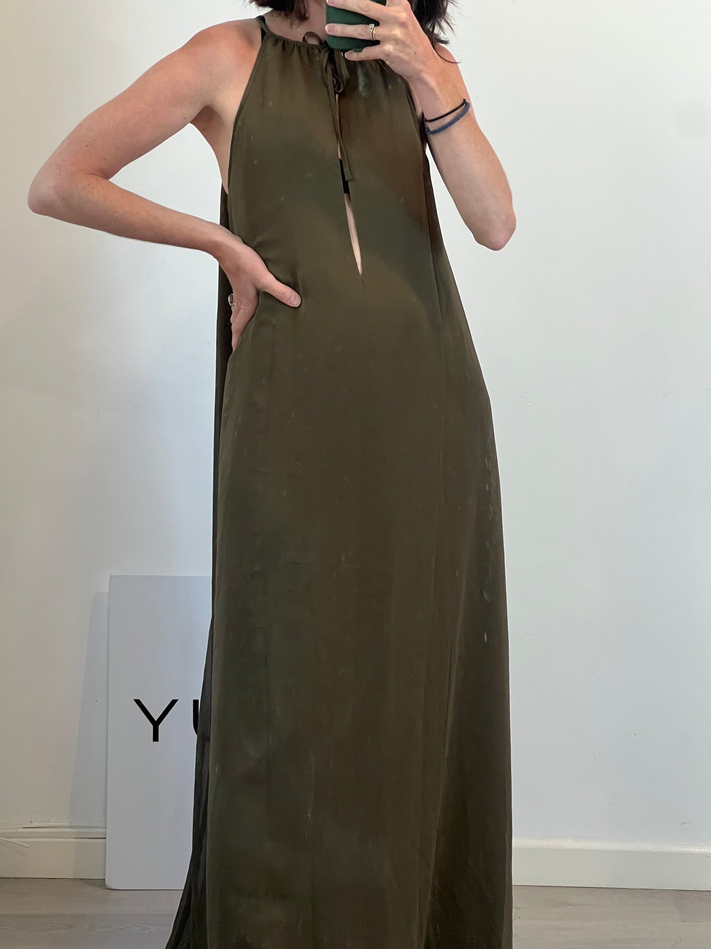 PARFOIS. Vestido largo halter fluido. TU (S/M)