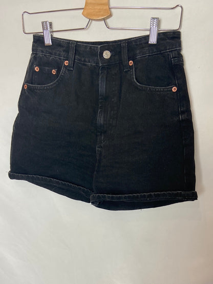 ZARA. Shorts vaqueros negros T.34