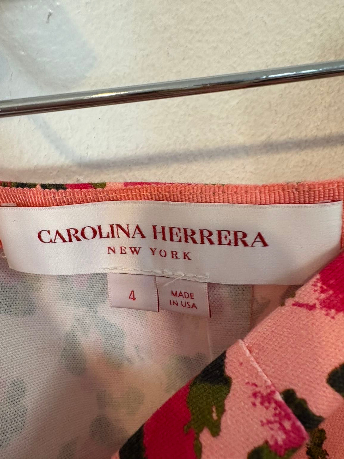 CAROLINA HERRERA . Falda midi estampado con cinturón