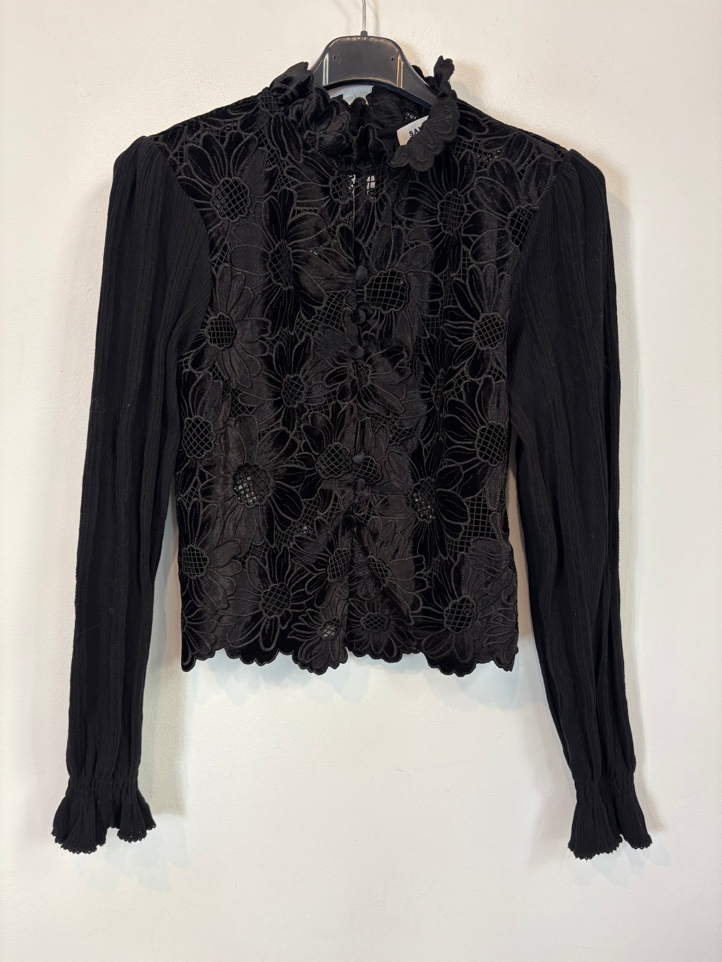 SANDRO. Top negro flores encaje T.2(s/m)