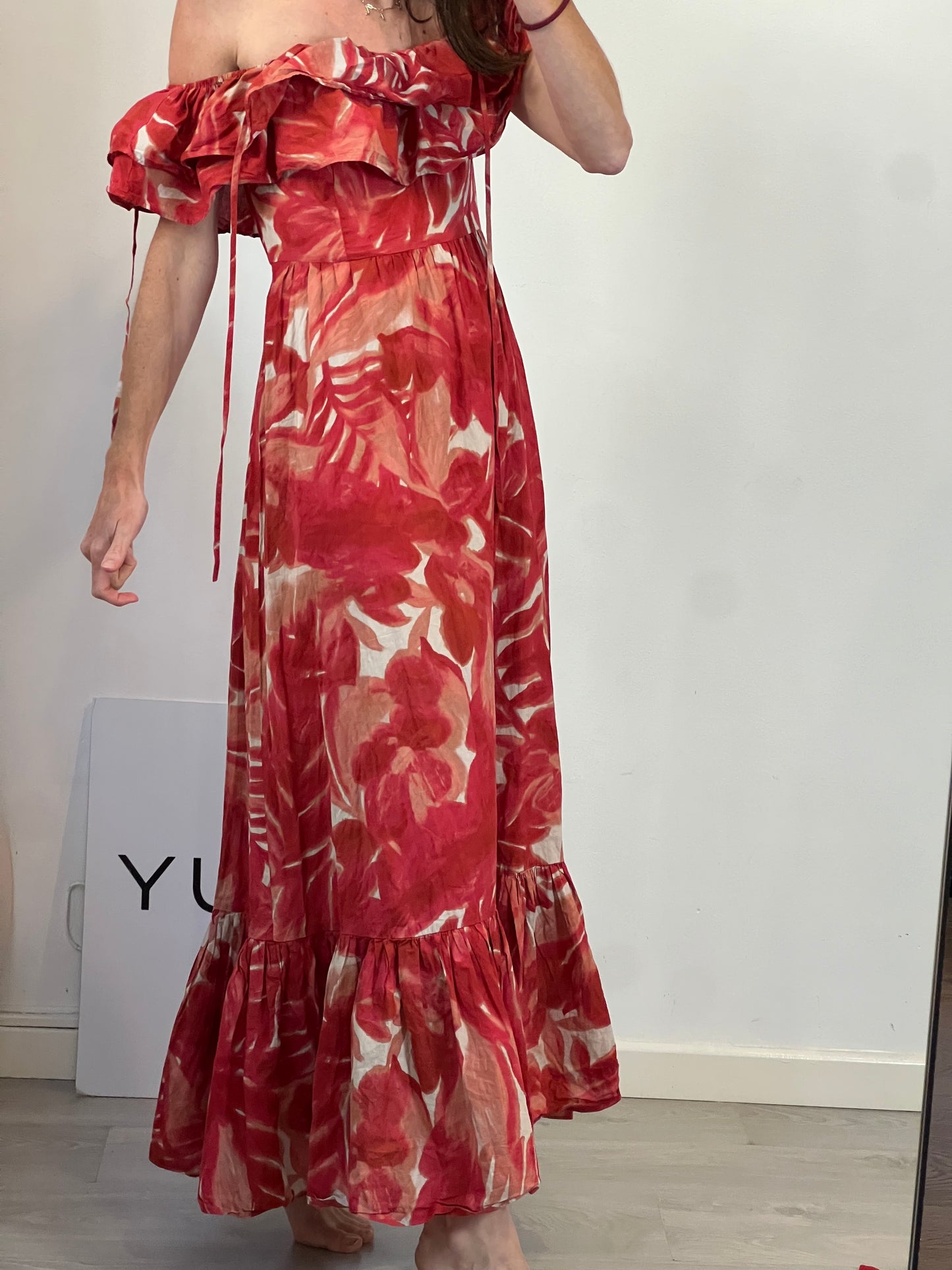 ZARA. Vestido largo de flores