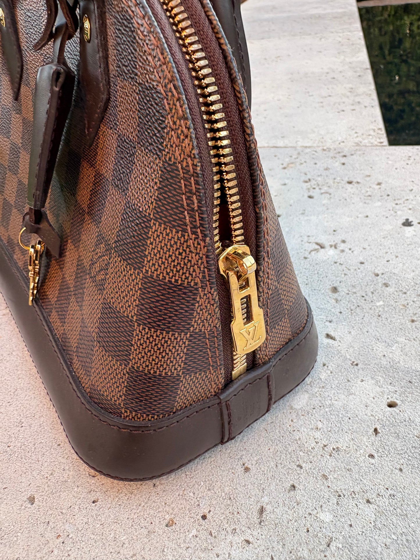 LOUIS VUITTON. Bolso Alma BB