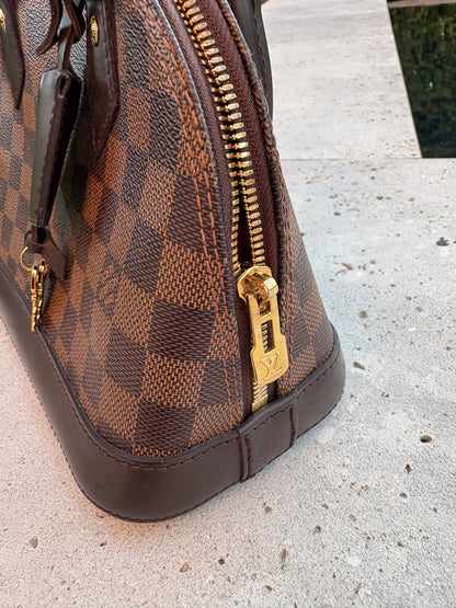 LOUIS VUITTON. Bolso Alma BB
