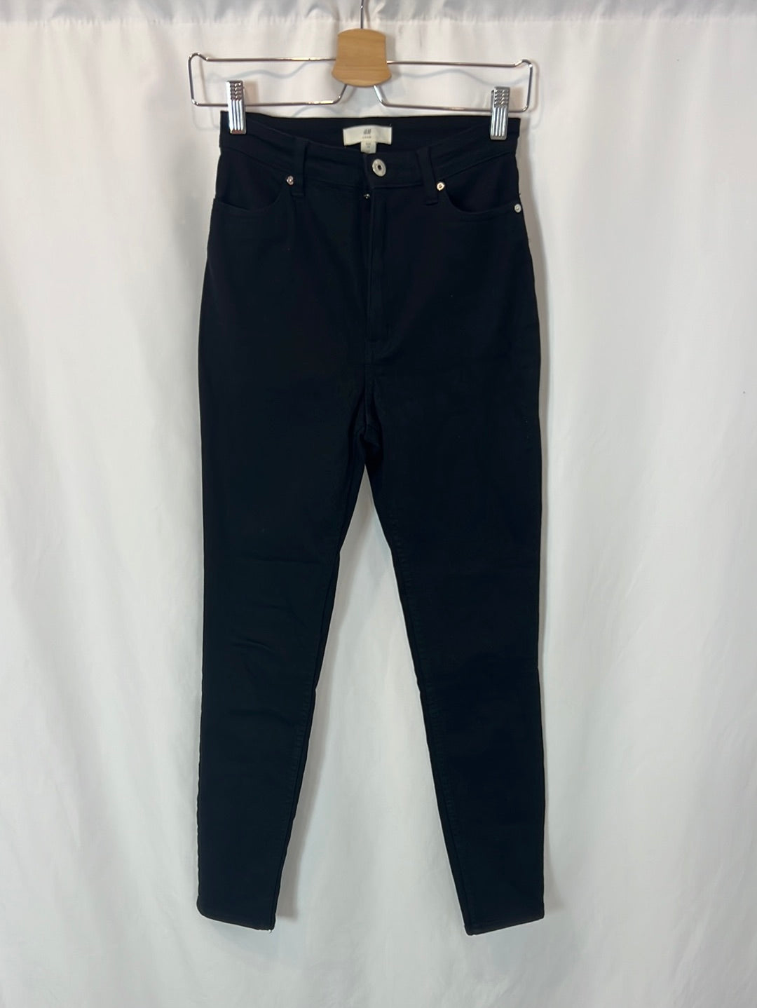 H&amp;M. Black skinny pants size 36