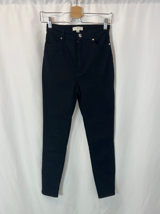 H&amp;M. Black skinny pants size 36