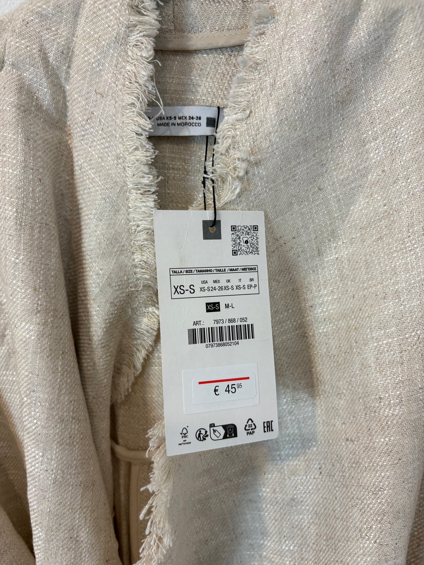 ZARA. Chaqueta larga beige fluida
