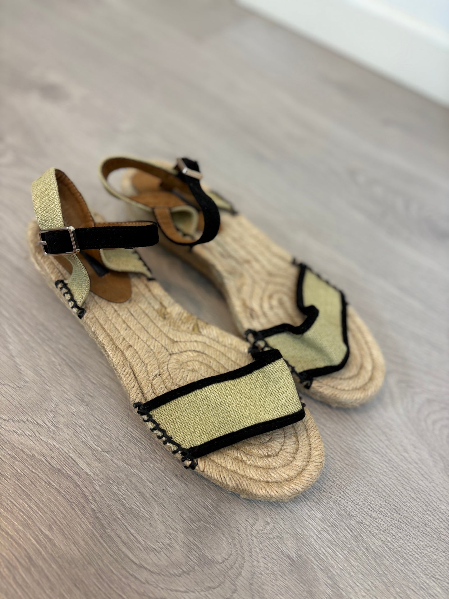 CORINA. Sandalia esparto cuña. T 39