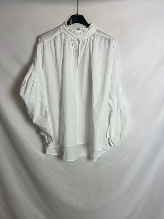 ZARA. Blusa blanca cuello volante. T S