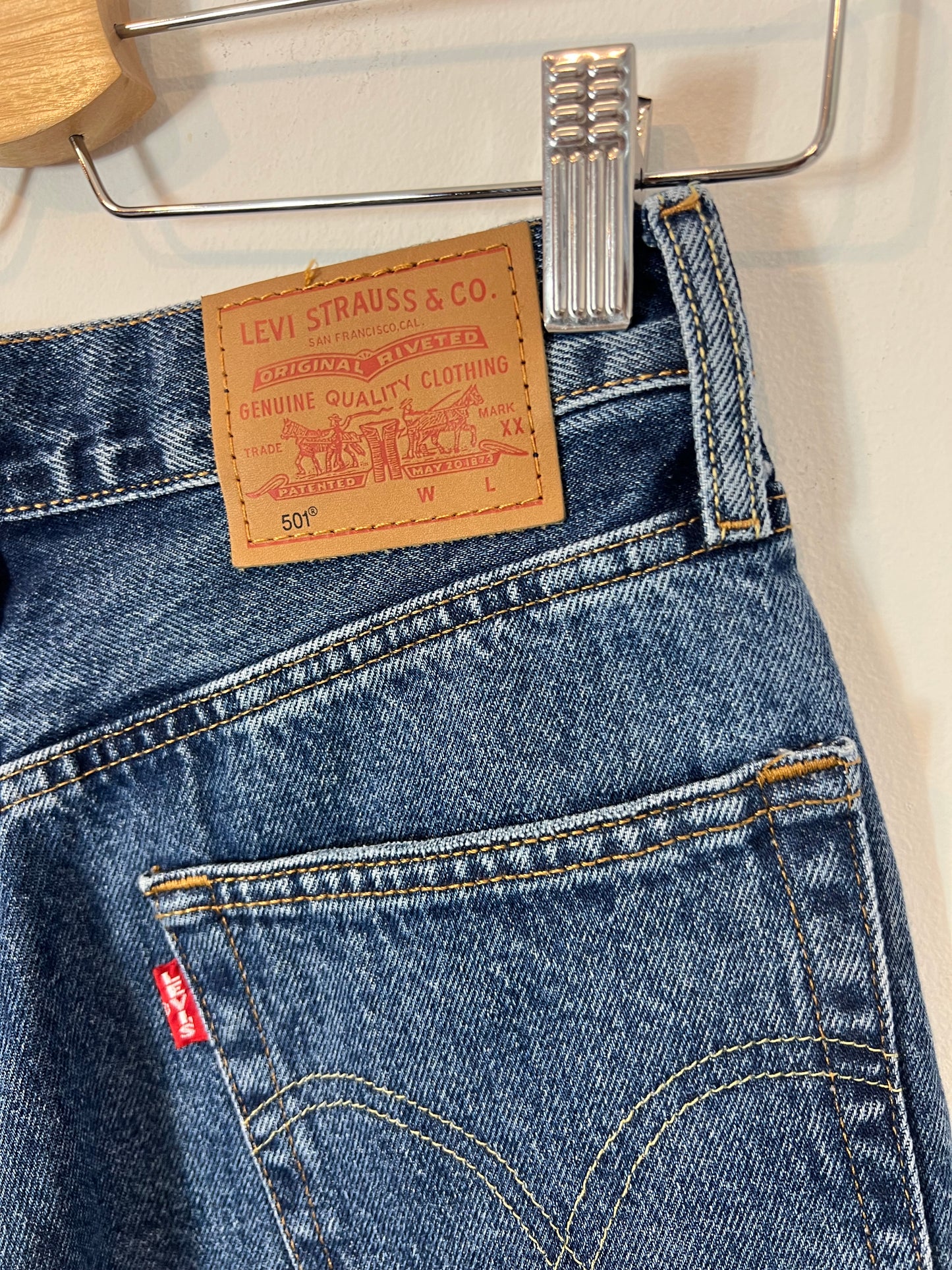 LEVI'S. Pantalón corto denim T.25(34/36)