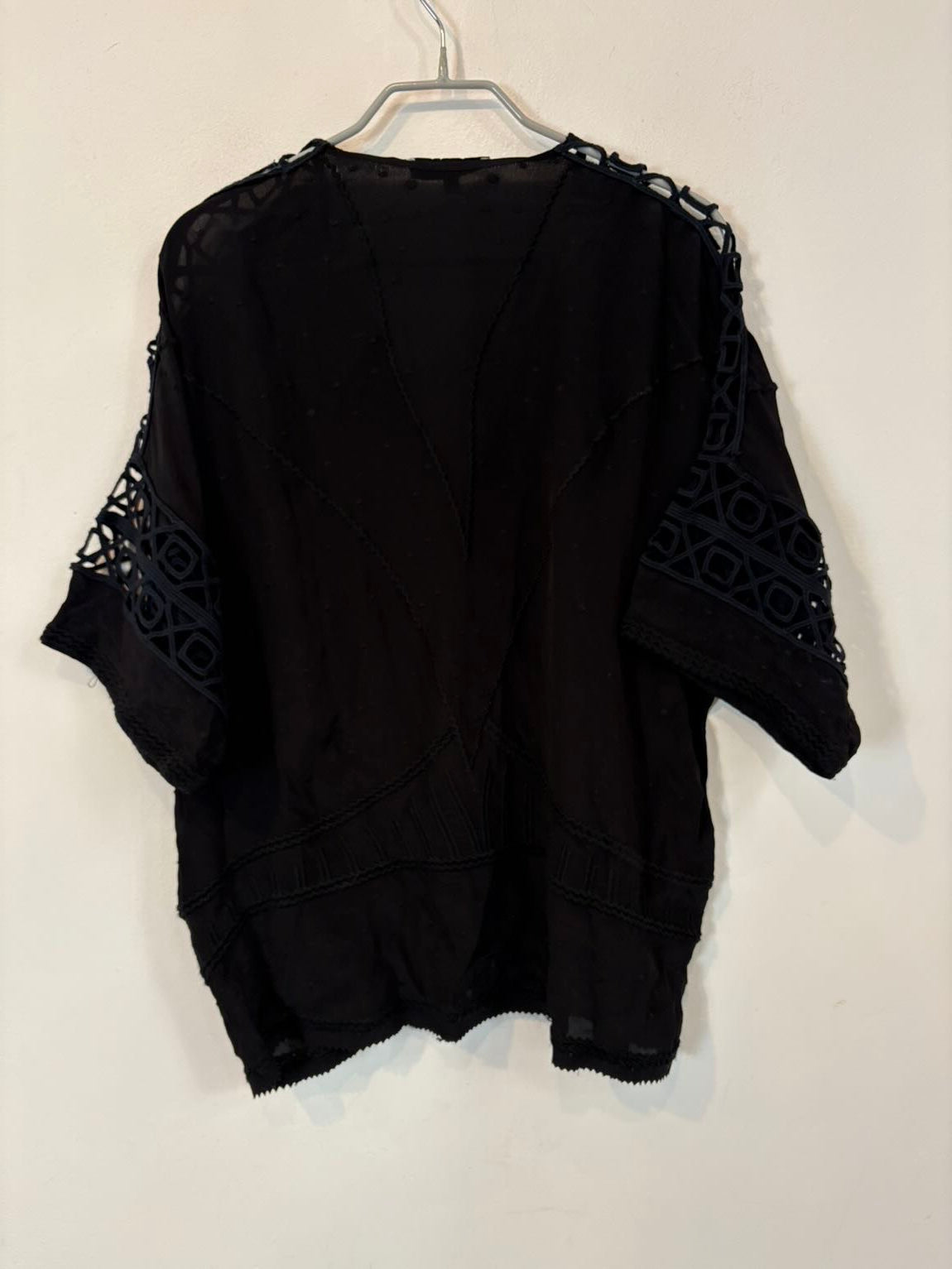 IRO. Top negro bordados detalle mangas