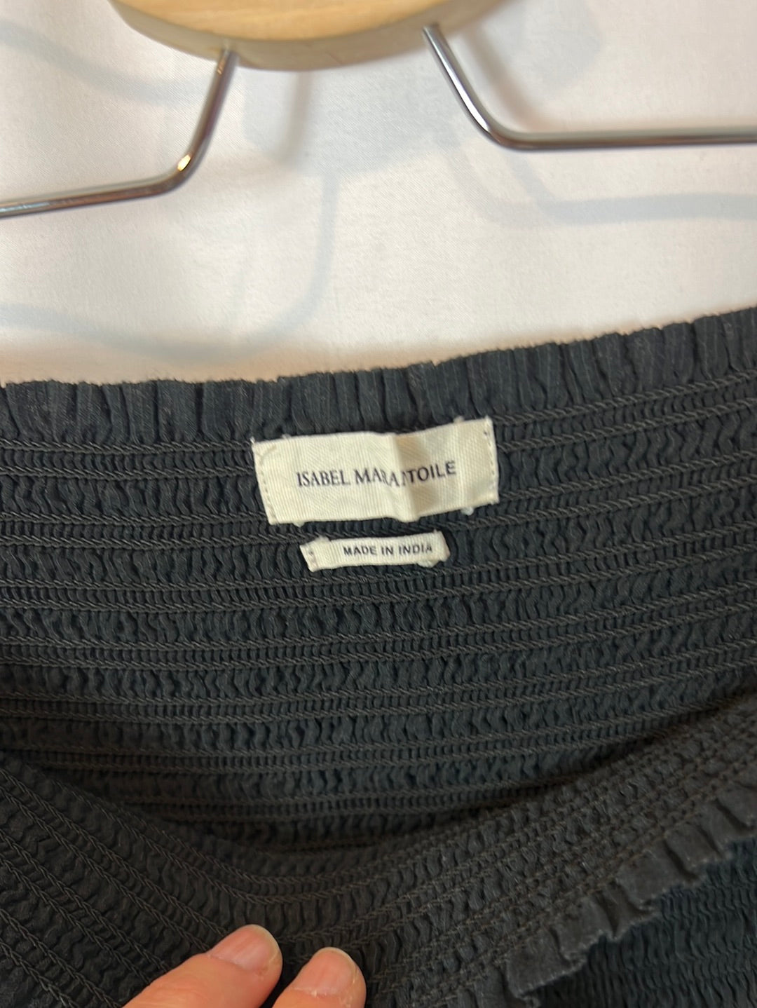 ISABEL MARANT. Black ruffled skirt with a mixed texture. Size 40