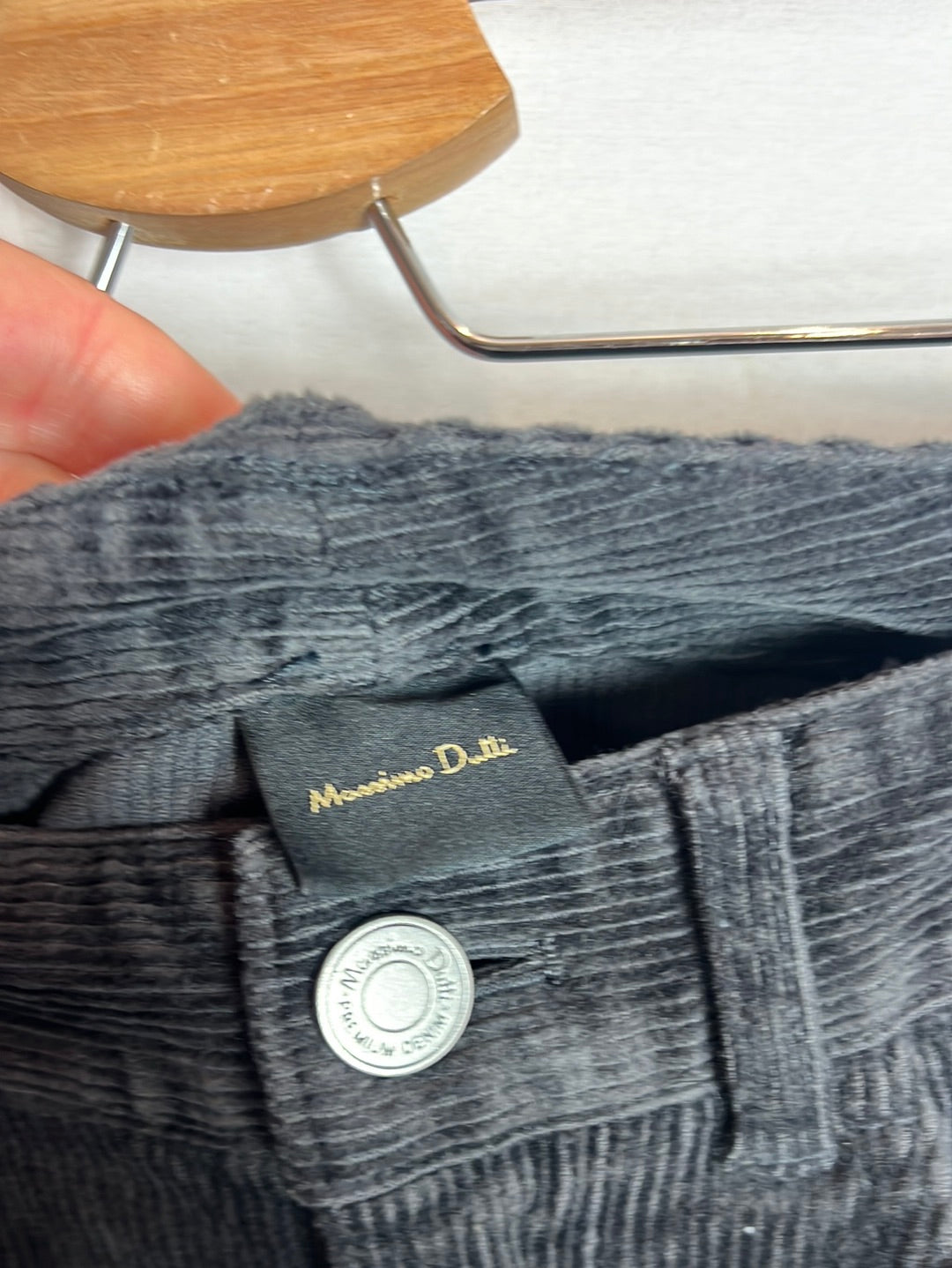 MASSIMO DUTTI. Pantalón gris oscuro pana rectos. T 34