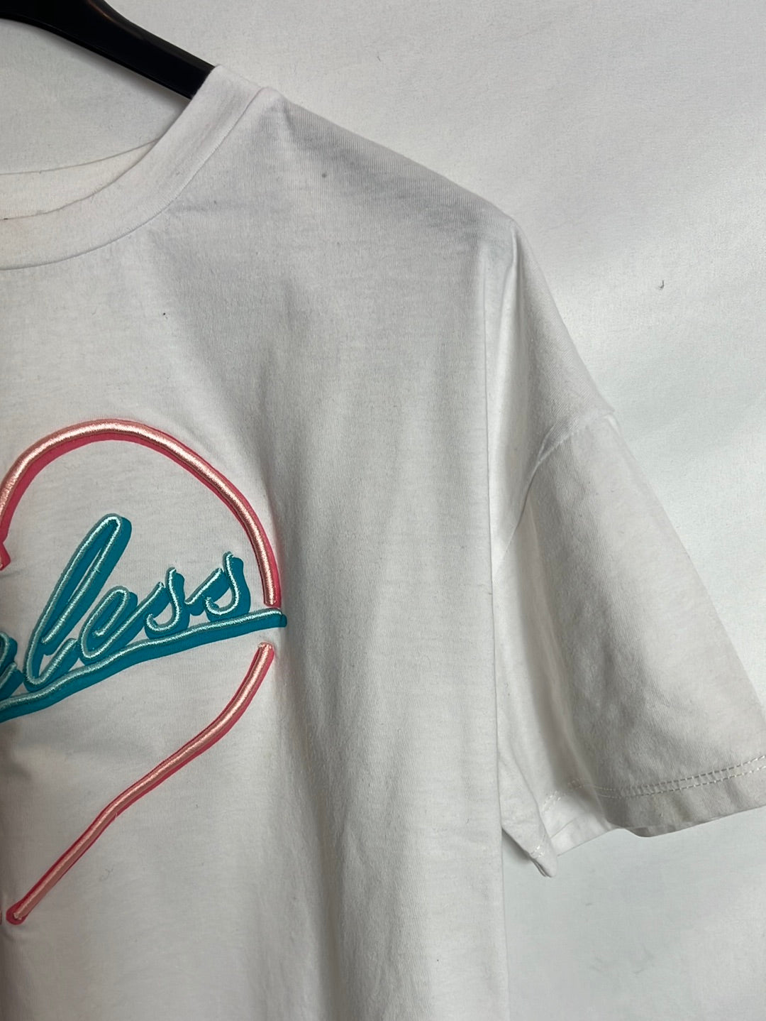 MANGO. Camiseta corta blanca letras. T M