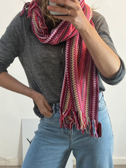 MISSONI. Bufanda algodón zig zag flecos rojos y rosas