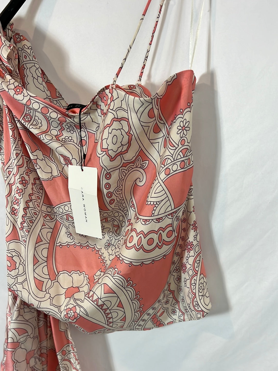 ZARA. Top asimétrico lazada. T M