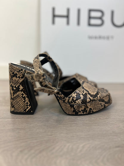 ZARA. Sandalias animal print. T 38