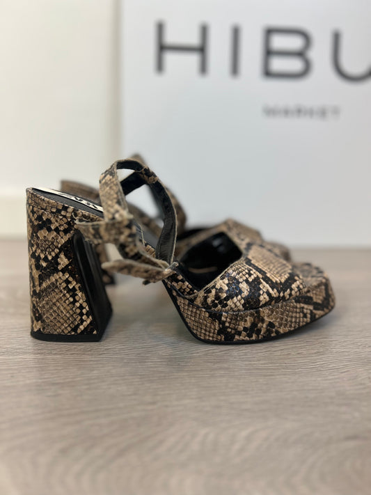 ZARA. Sandalias animal print. T 38