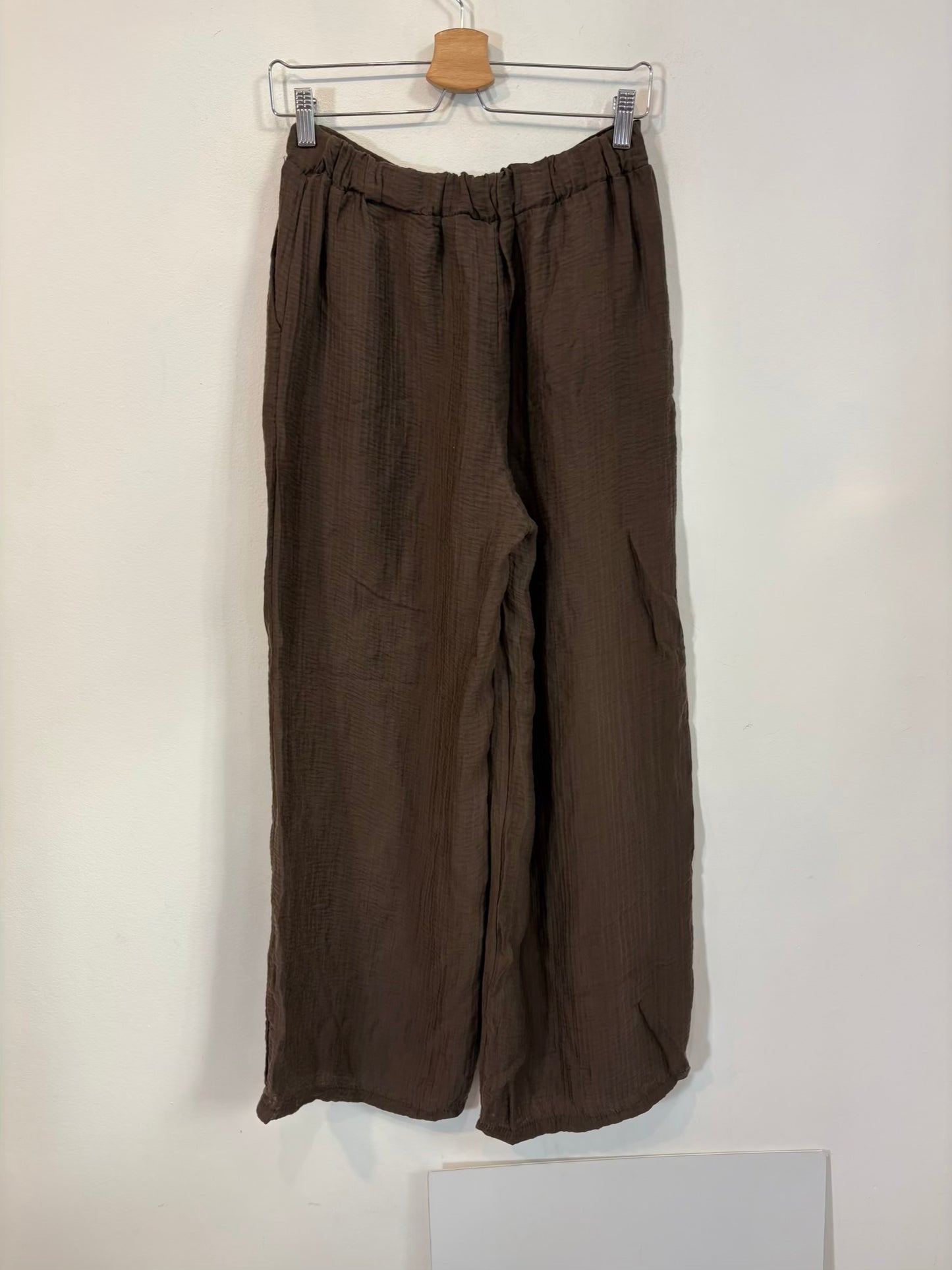 Conjunto top y pantalón fluidos chocolate