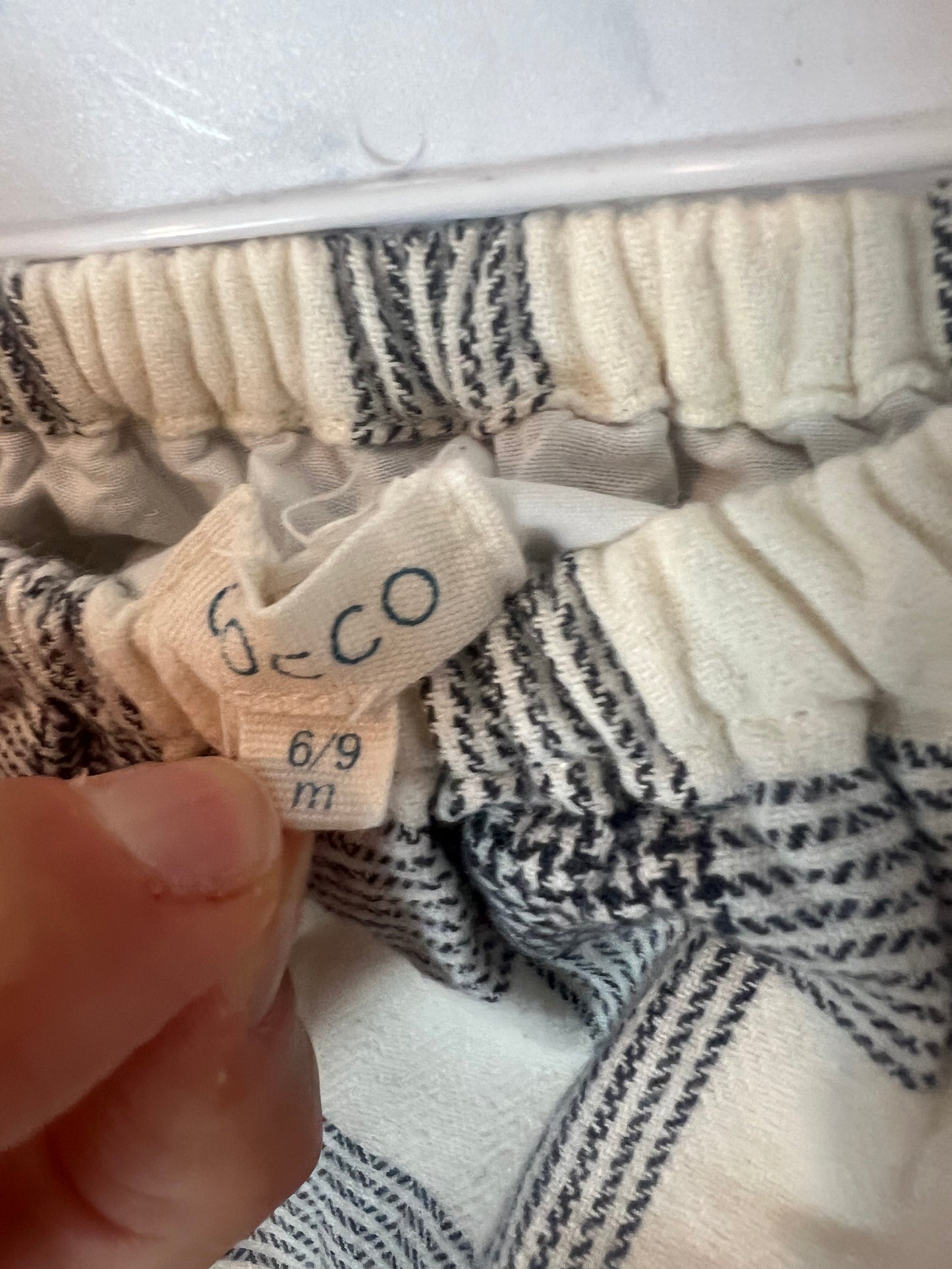 GOCCO. Jesusito  cuadros y nido de abeja. T 6-9 meses