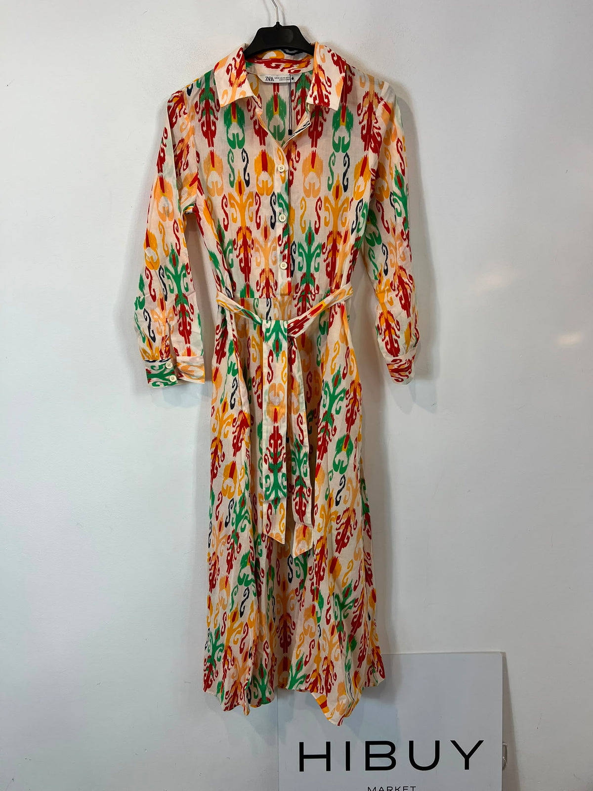 ZARA. Vestido fluido colores