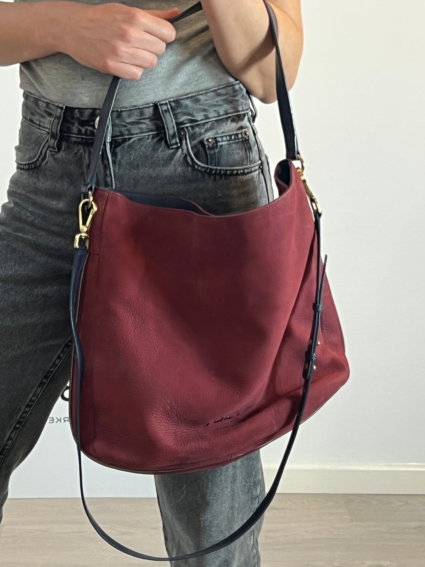 HOGAN. Burgundy leather double-handle bag