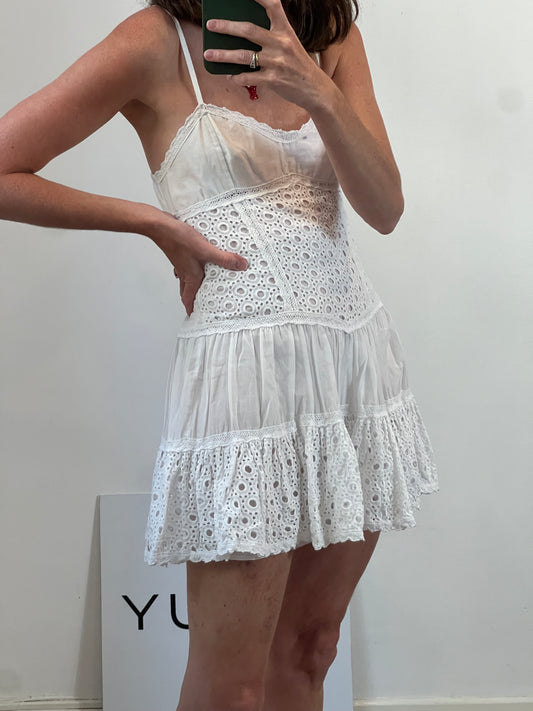 DERA. Vestido blanco troquelado T.s