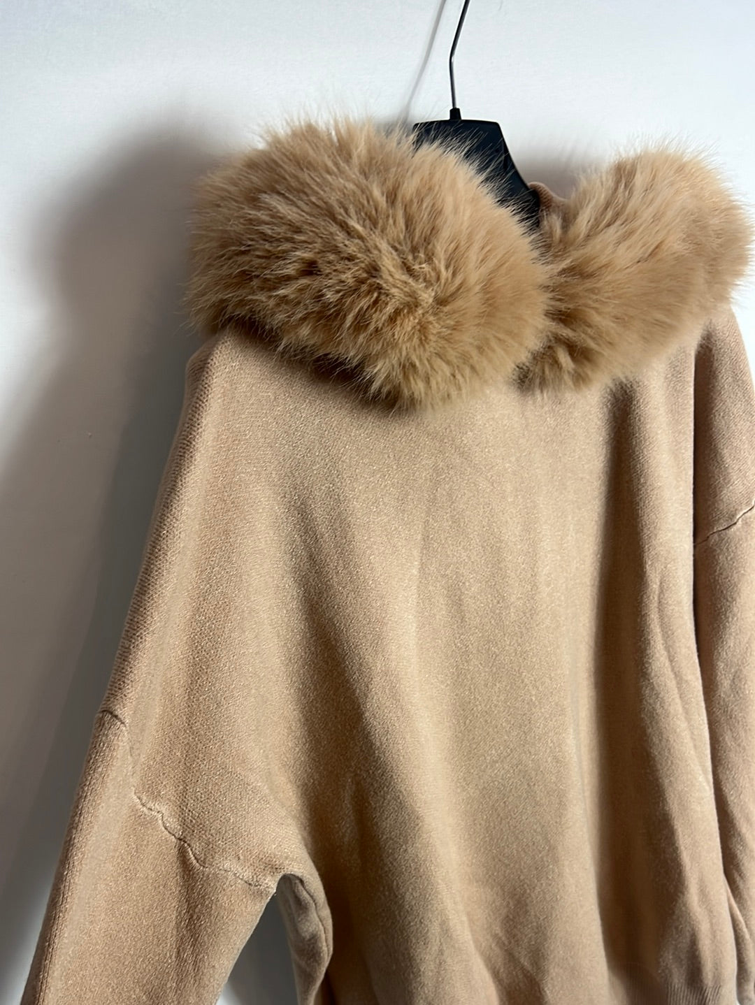 CARLOTA & CO. Jersey camel capucha. TU (M)