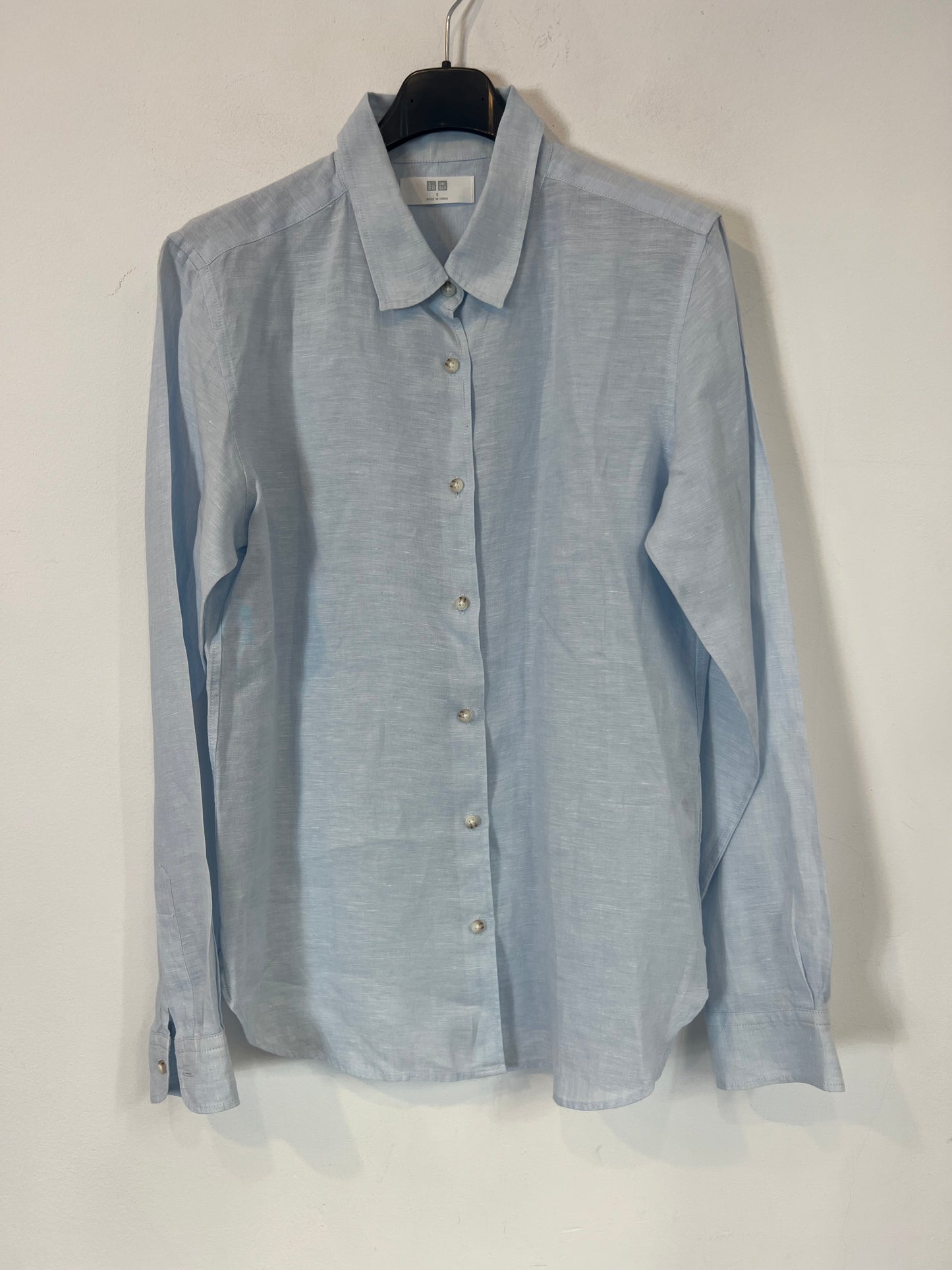 UNIQLO. Light blue heather linen shirt. TS