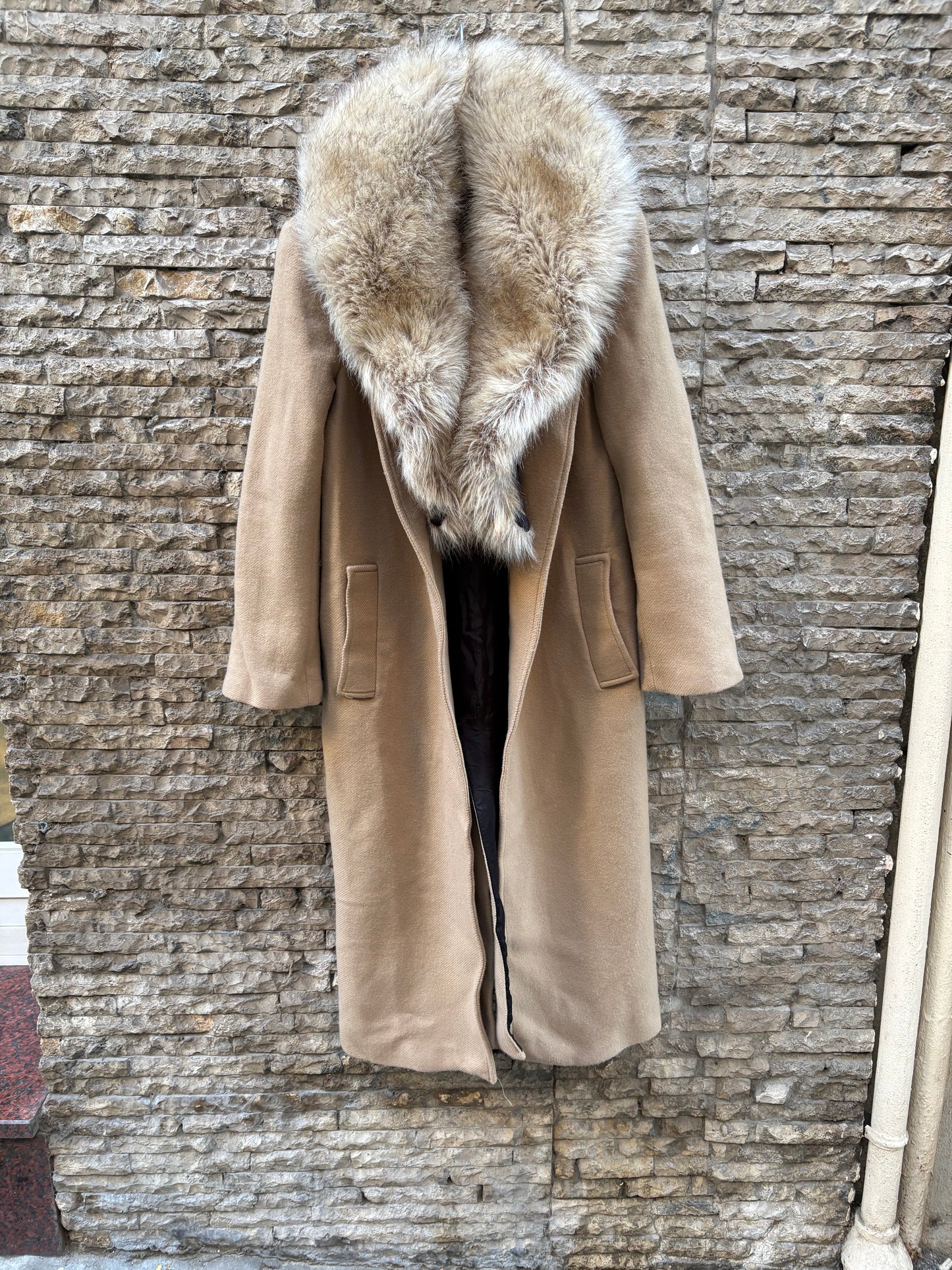 ZARA. Abrigo largo camel lana