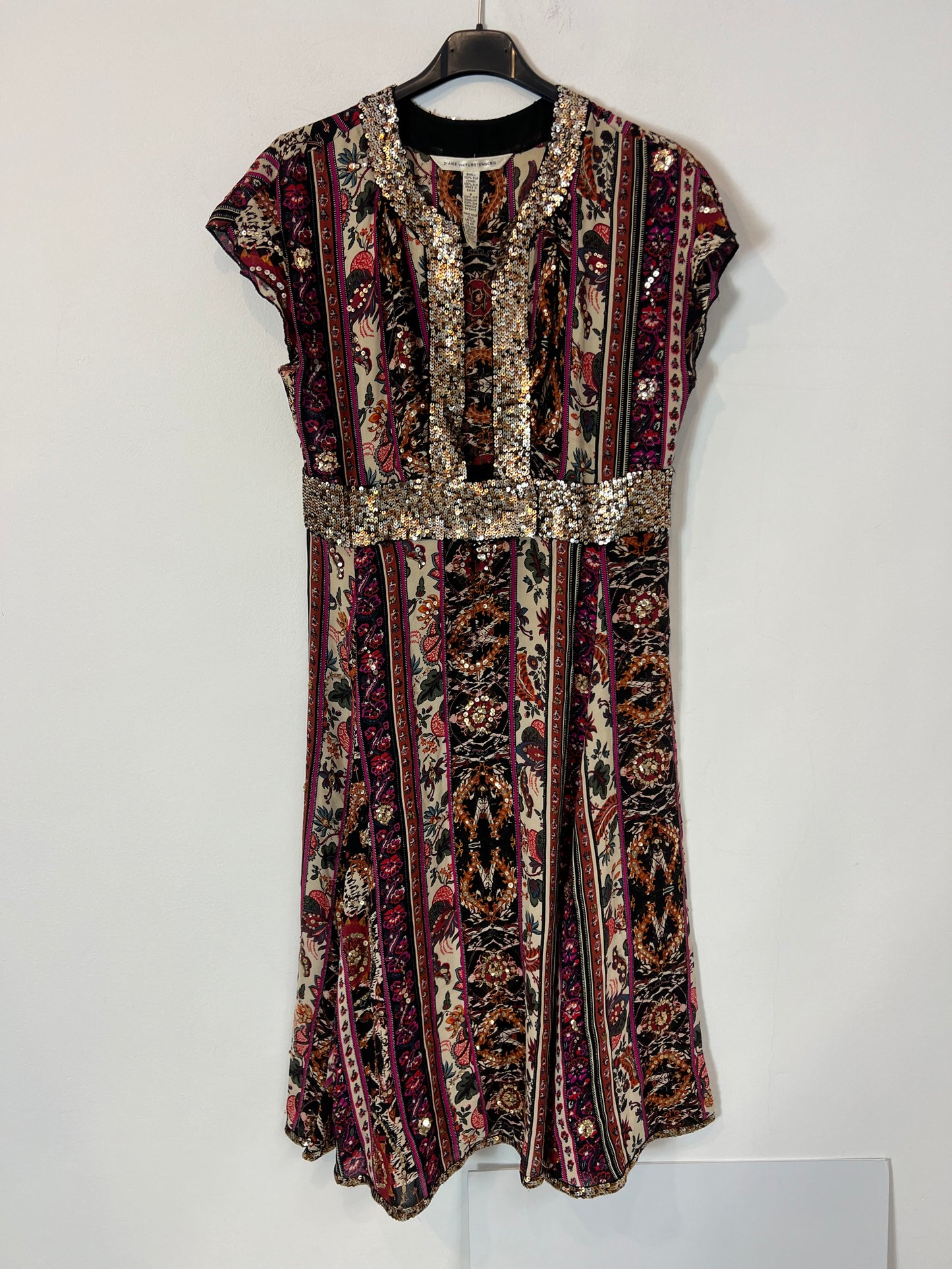 DIANE VON FURSTENBERG. Vestido midi seda estampado. T 8 (M)