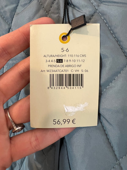 GOCCO. Abrigo acolchado azul claro. T 5-6 años