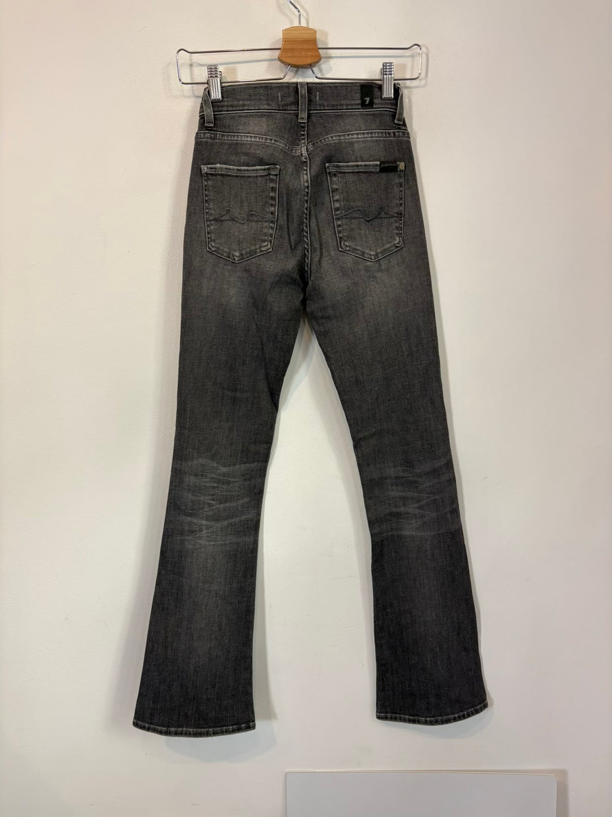 FOR ALL 7 MANKIND. Denim gris ligeramente acampanado
