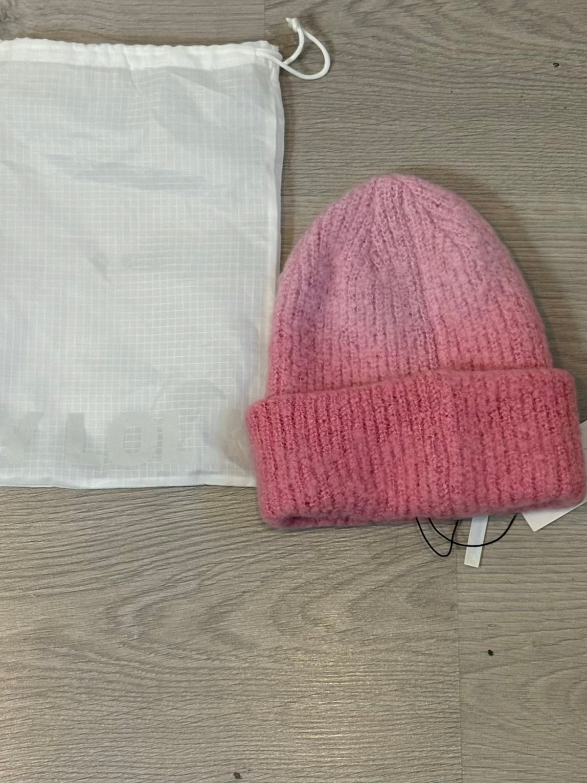 BIMBA Y LOLA. Gorro rosa