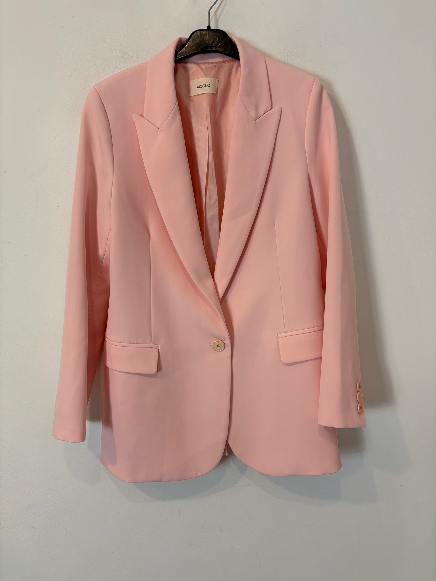 VICOLO. Traje de chaqueta rosa claro