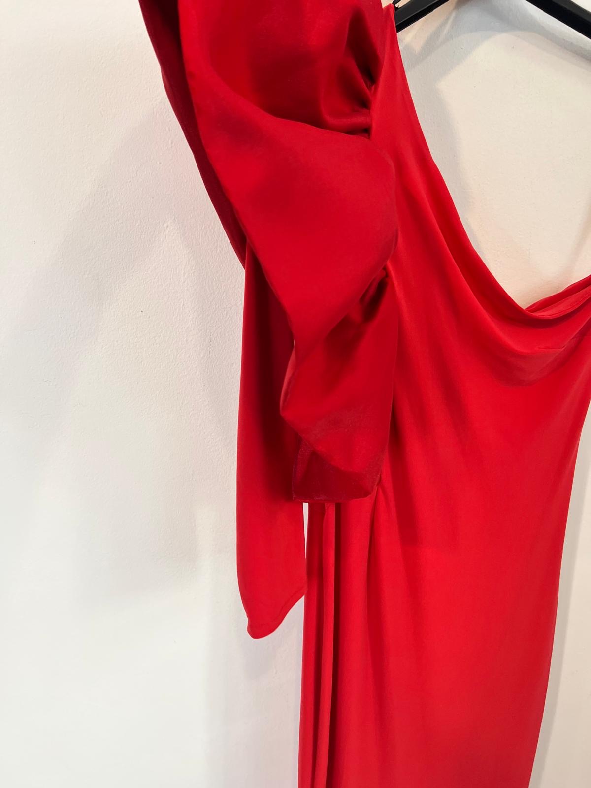 Vestido largo rojo manga volante
