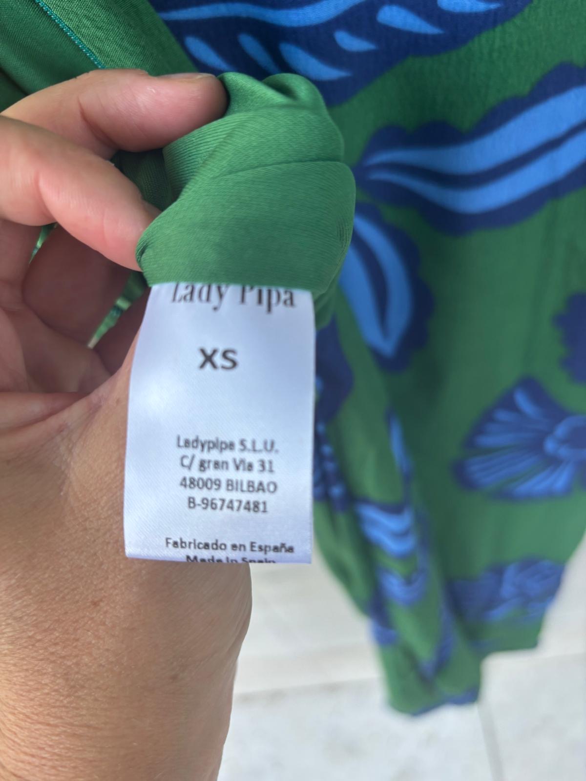 LADY PIPA. Vestido largo verde hojas detalle escote