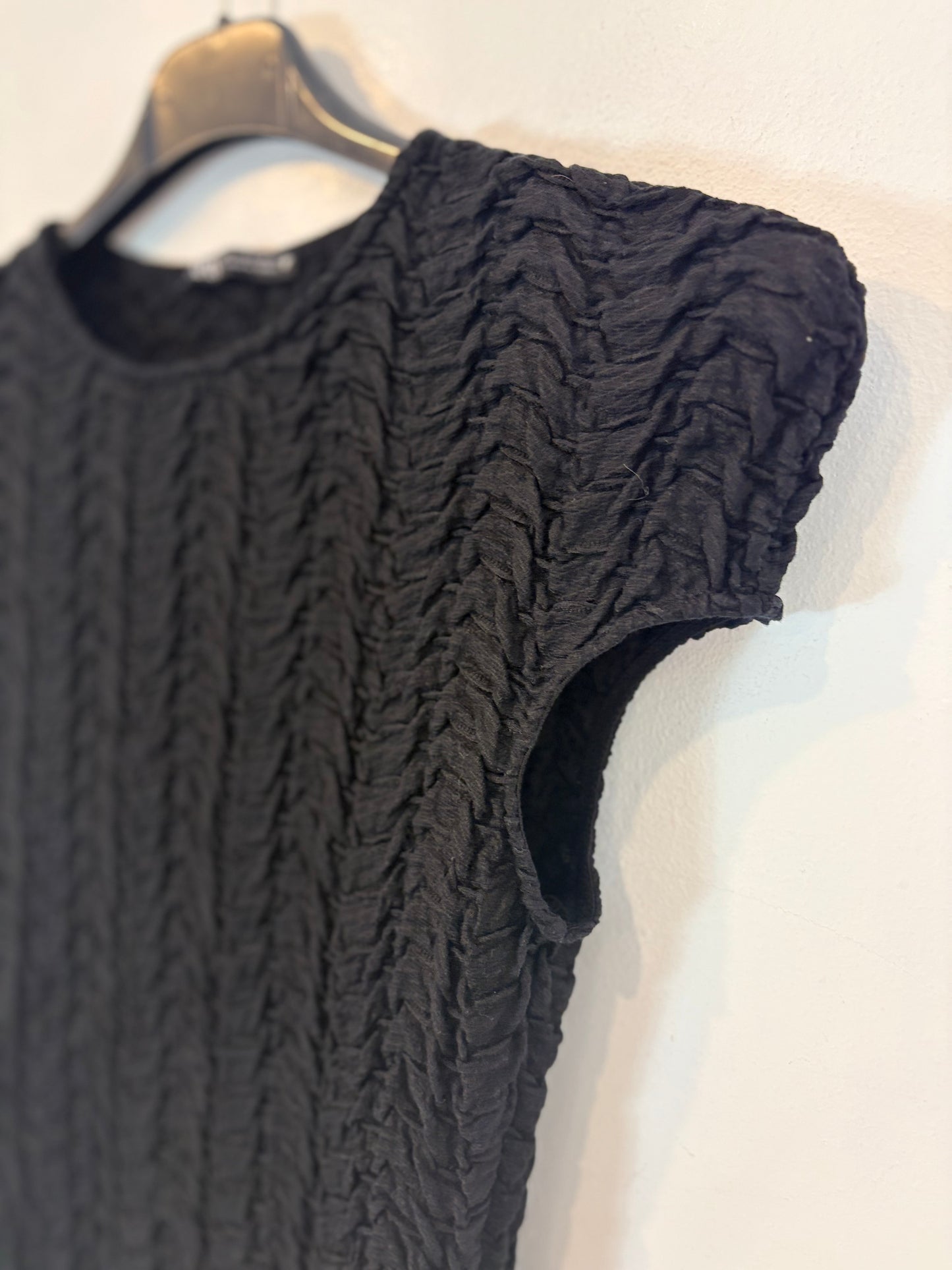 ZARA. Top negro fruncido. T S