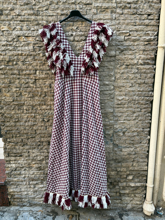 IQ COLLECTION. Vestido largo vichy flecos