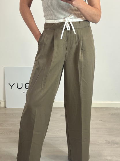 CARLOTA&CO. Pantalón caqui cintura blanca T.l