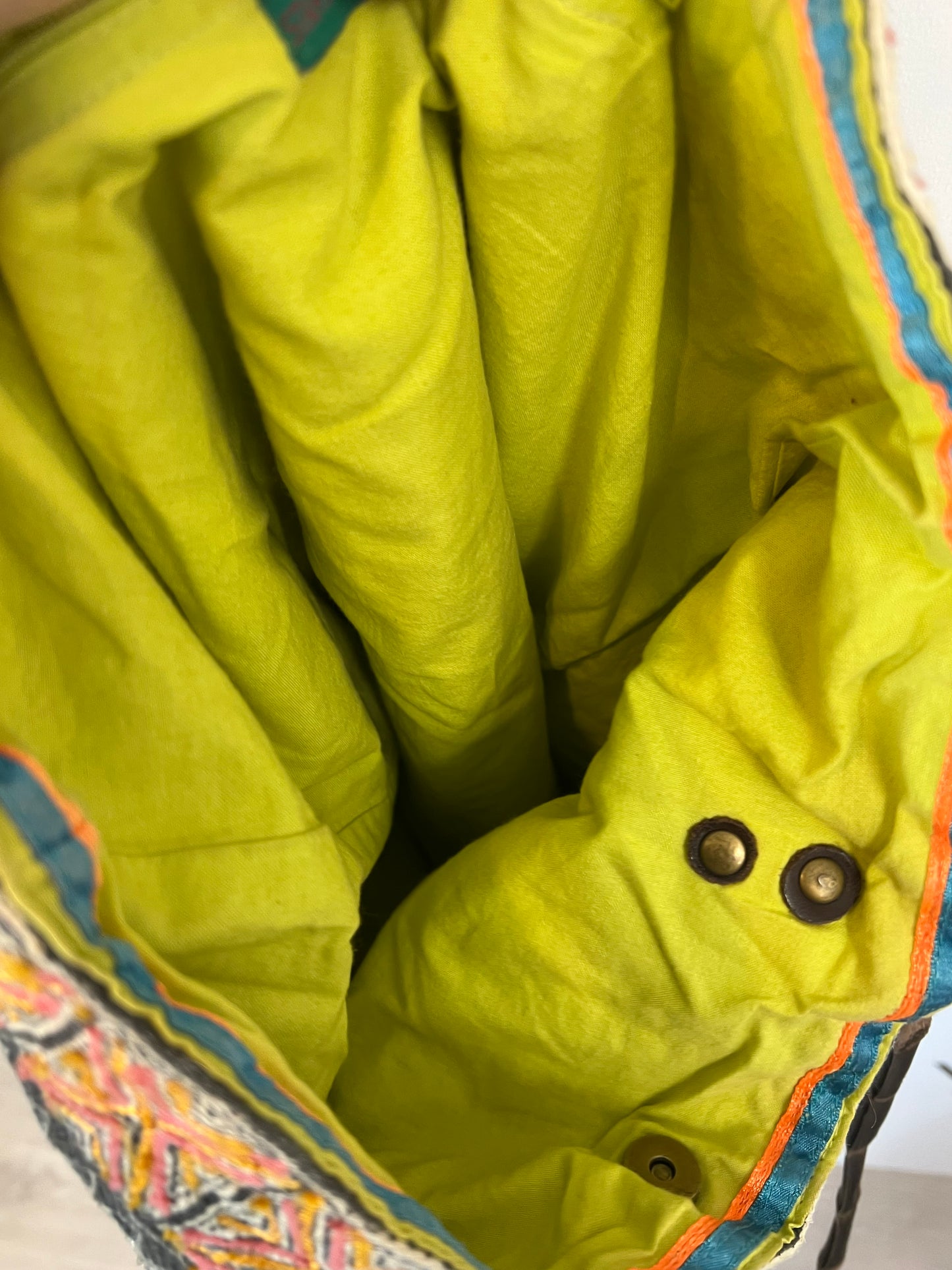 STAR MELA. Textures and colors bag