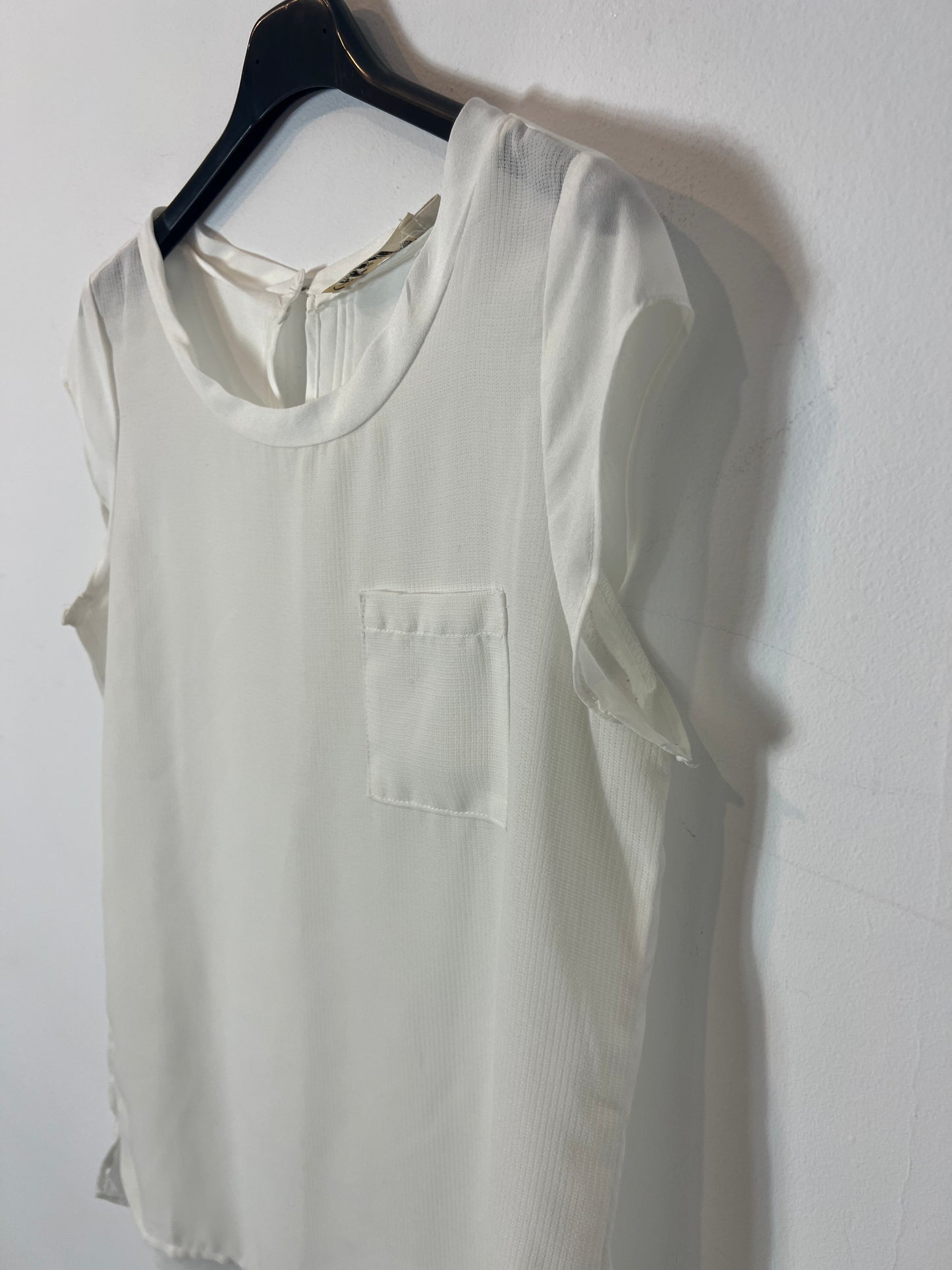 OTRAS. Top blanco fluido. T 38