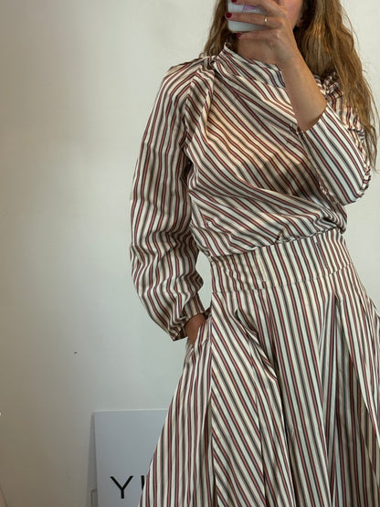 THE LABEL EDITION. Total look falda y blusa rayas asimetrias
