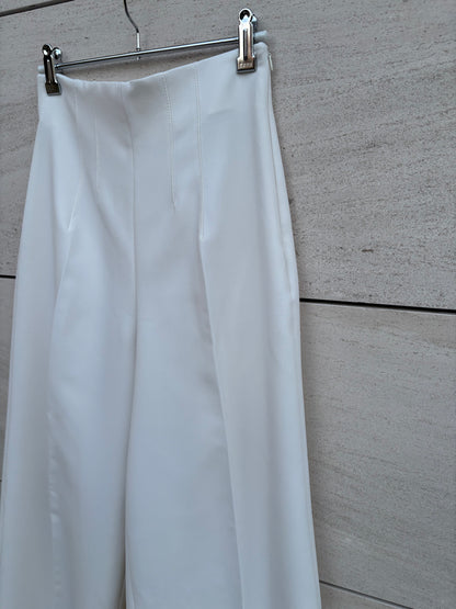 ZARA. Pantalón blanco pinzas