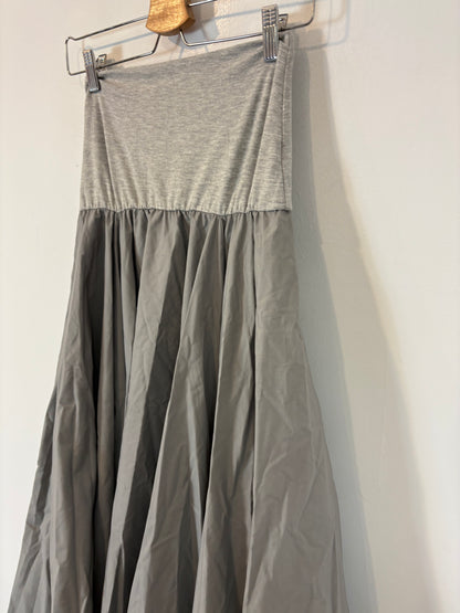 GIMAGUAS. Vestido/falda gris vuelo  Tu(s)
